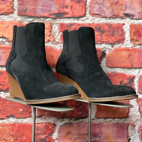 Black Suede Andre Assous Palmer Wedge Chelsea Western-Style Booties - Picture 5 of 17